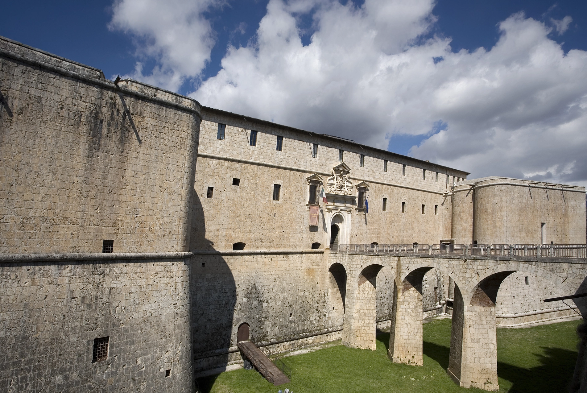 Raggiungi L'Aquila in treno+bus